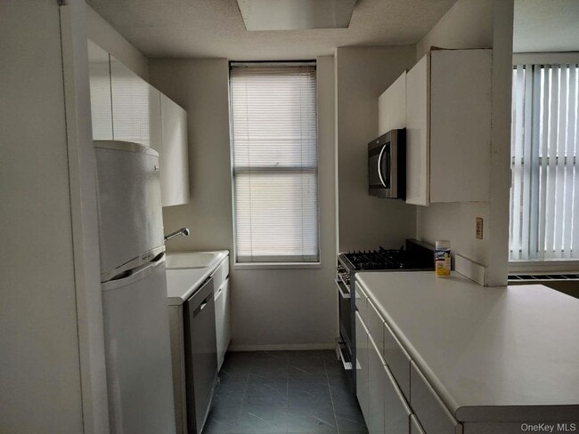 Building Photo - 516-520 W 112th St