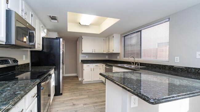 Building Photo - 17220 N 40th Pl