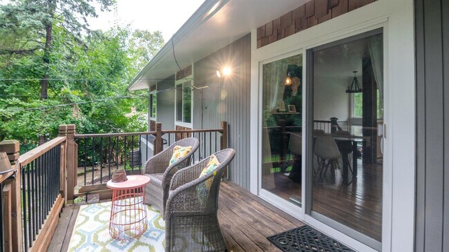 Building Photo - 406 Manor Dr