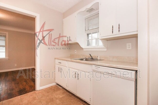 Building Photo - 3801 Woodridge Rd