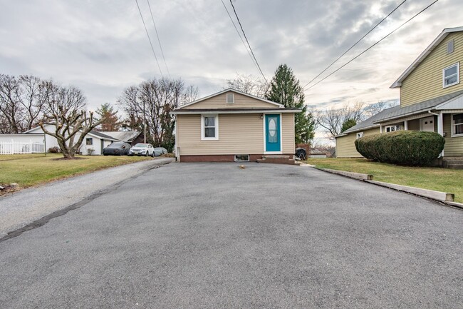 Building Photo - Adorable 3-Bedroom Ranch