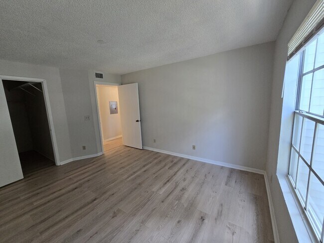 Building Photo - Charming 1 Bed 1 Bath in I District of Orl...
