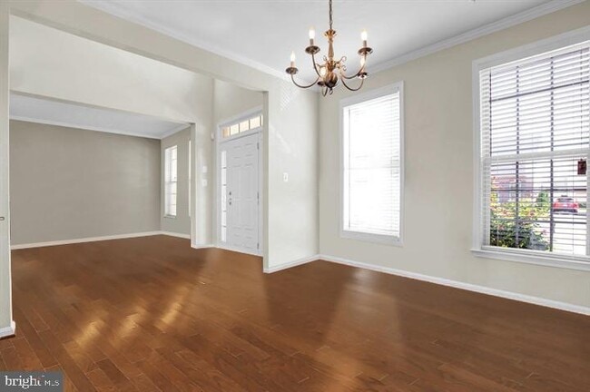 Building Photo - 4818 Clarendon Dr