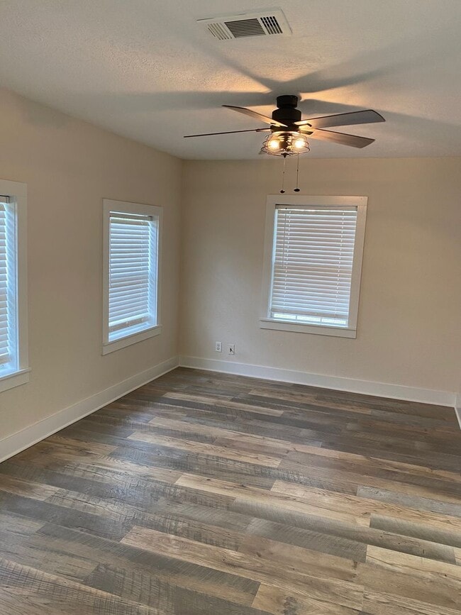 Building Photo - 3429 3rd St