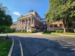 Building Photo - Live in the heart of Tenafly New Jersey