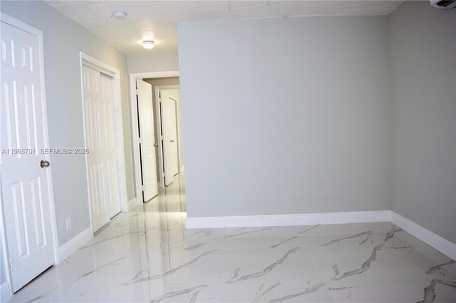 Building Photo - 622 NE 6th St