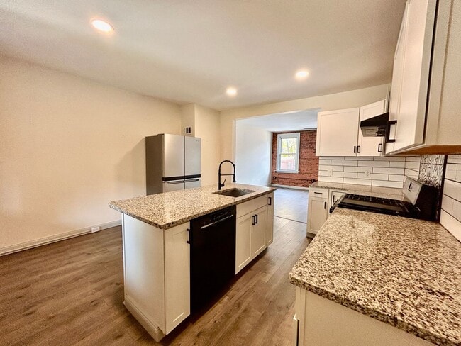 Building Photo - Charming 3 Bedroom Lancaster Home with Yard and Laundry Hookups!