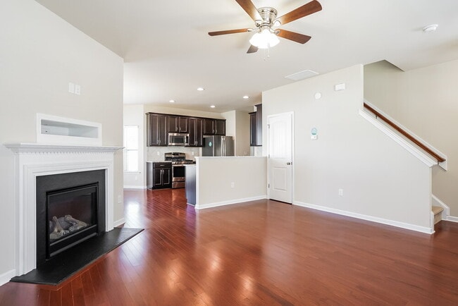 Building Photo - 255 Falcon Ct