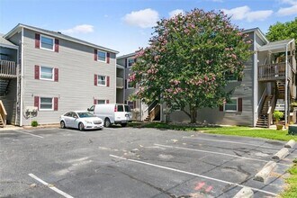 Building Photo - Beautiful 2-bedroom, 2-bath Condo just one block to the beach