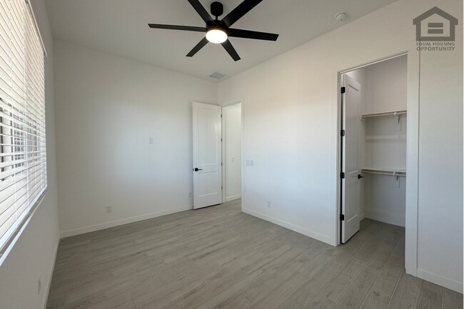 Building Photo - 18108 W Morning Vista Ln