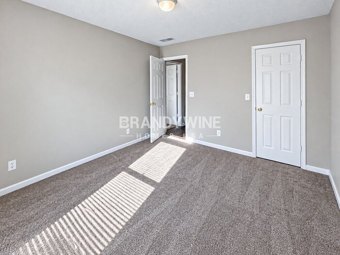 Building Photo - 130 Park Meadows Dr SW
