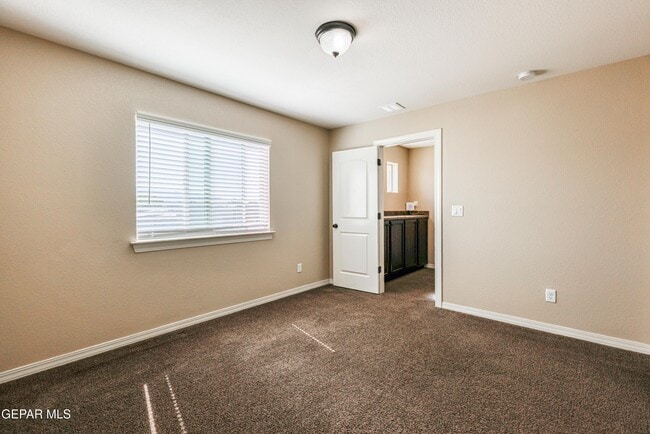 Building Photo - 5525 Valley Cedar Dr
