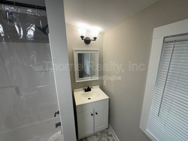 Building Photo - 815 Belleview Ave