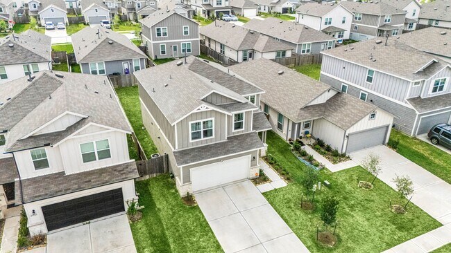 Building Photo - 25927 Chicory Dr