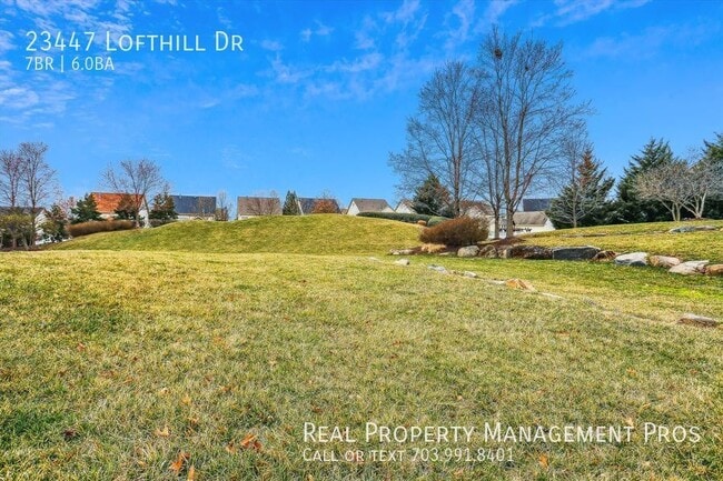 Building Photo - Beautifully Maintained 7 Bedroom 6 Bath Ho...