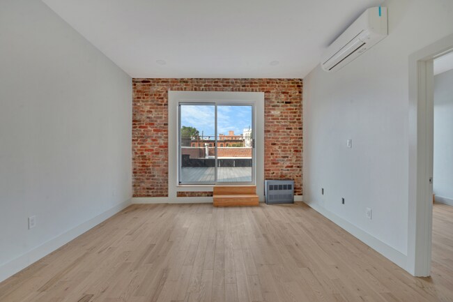 Building Photo - 155 25th St