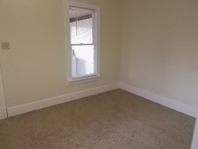 Building Photo - 1 Bonus Room House close to Downtown