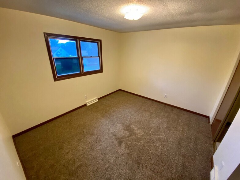 Building Photo - 3152 Losey Blvd S