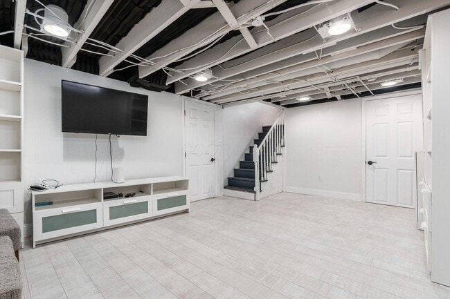 Building Photo - 51 E Schreyer Pl