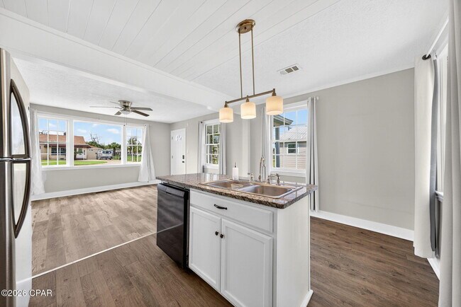 Building Photo - 1114 McKenzie Ave