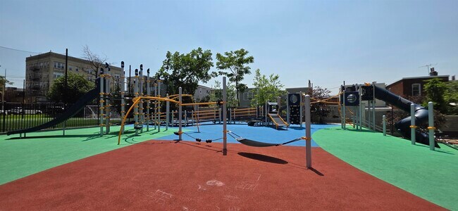 Building Photo - 589 59th St