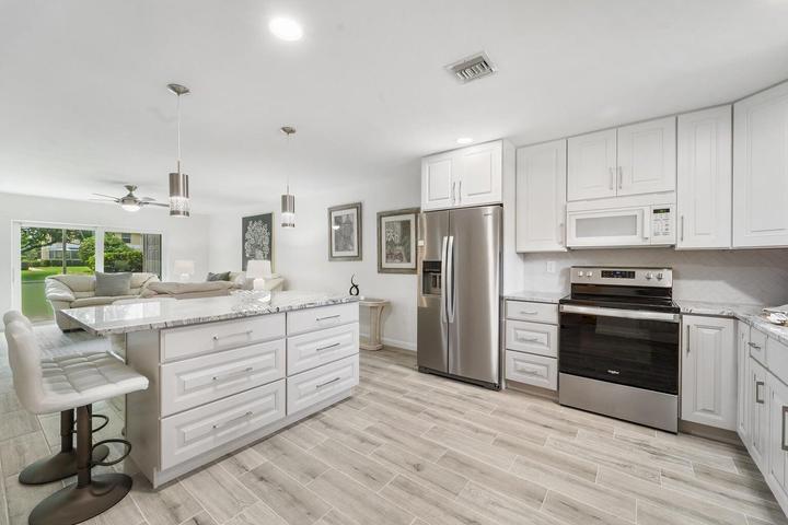 Building Photo - 717 S US Hwy 1