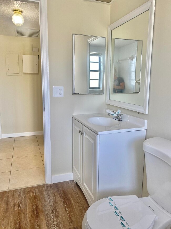 Building Photo - 4325 Oak Terrace Dr