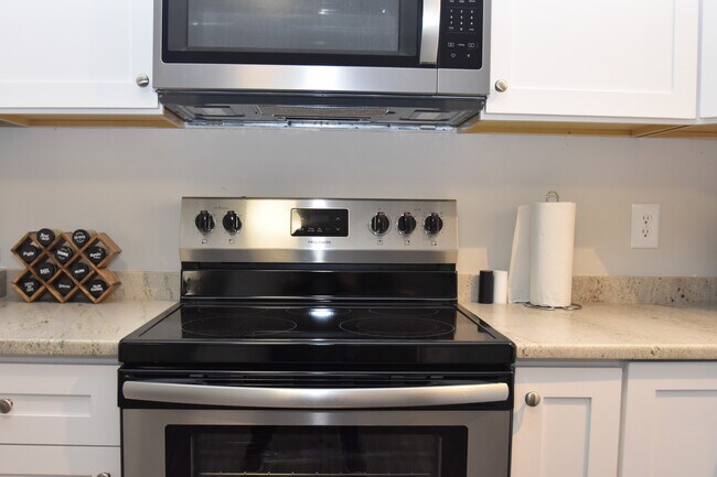 Building Photo - 4609 Trafalgar Rd