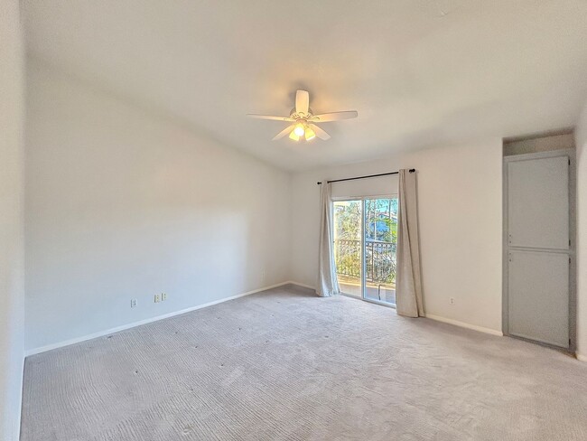 Building Photo - Beautiful 3BD/2.5BA W/ Attached Garage and In-Unit Laundry in Pacific Beach!