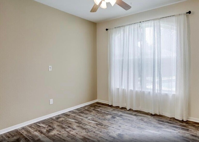 Building Photo - 1427 Roundleaf Ct