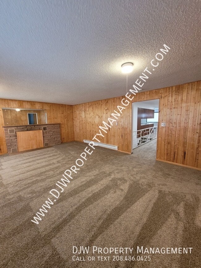 Building Photo - 16425 Farmway Rd