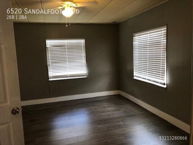 Building Photo - 6520 Sandalfoot Blvd