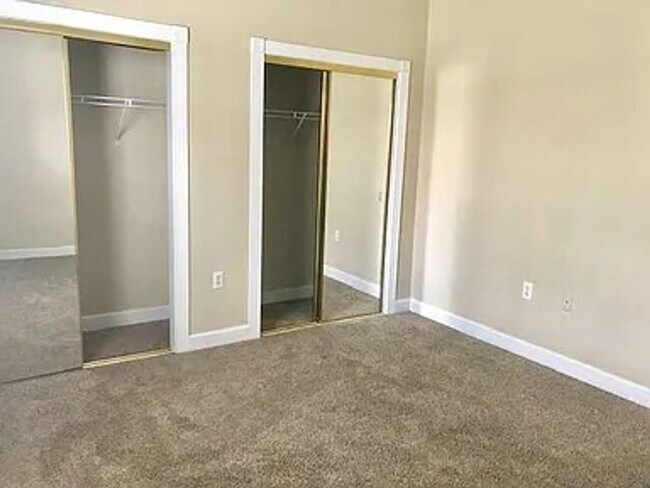 Building Photo - (Holdfunds)MeadowVista9041