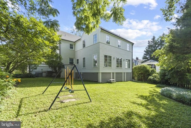 Building Photo - 3901 Woodbine St