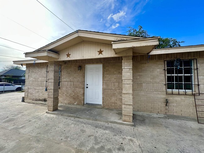 Primary Photo - 3703 Flores Ave