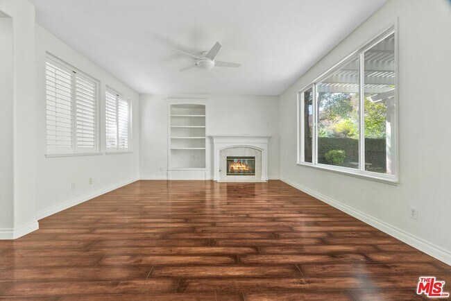 Building Photo - 2909 Venezia Ln