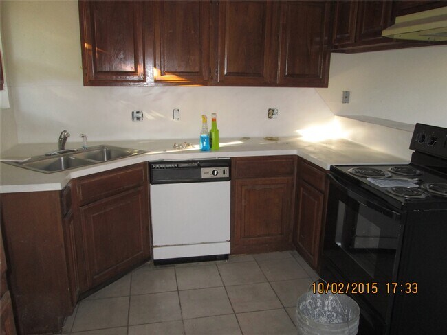 Building Photo - 10834 Sugar Hill Dr