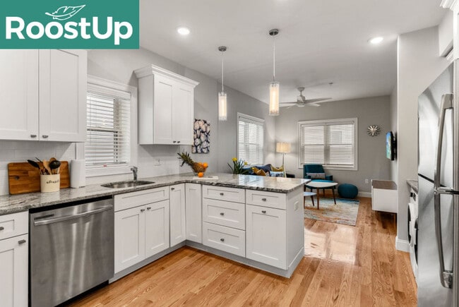 Building Photo - Furnished Bedroom with Private Bath in South Boston