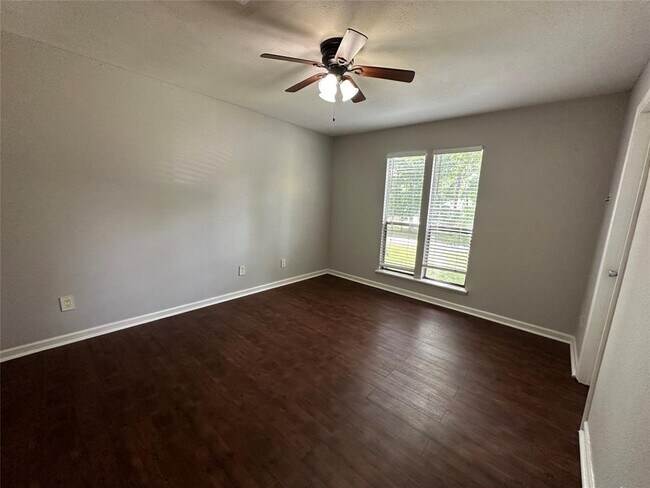 Building Photo - 4745 Holly Ln E