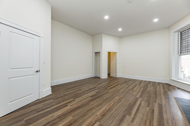 Building Photo - 1916 Eutaw Pl