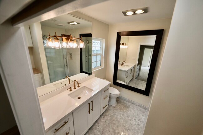 Master Bathroom - 1029 Chautauqua Blvd