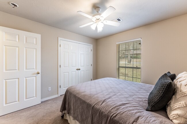 Building Photo - 3658 Redbud Ln