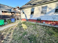 Building Photo - Huge House next to Irving Park with Fully ...