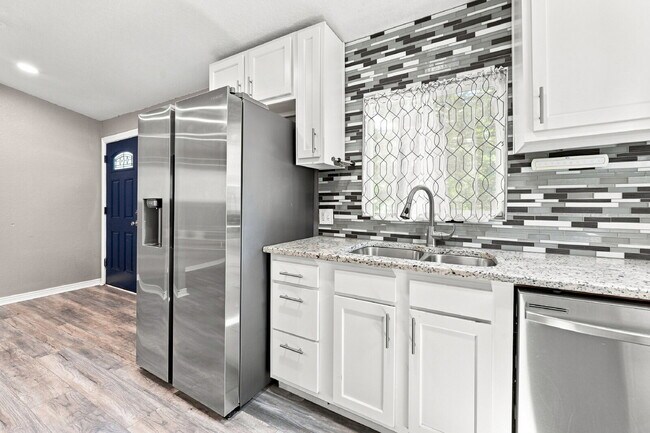 Building Photo - $2,800.95 with $300 Off the first month's rent, 3 Beds - 2 Baths, Single Family Home in Denver wi...