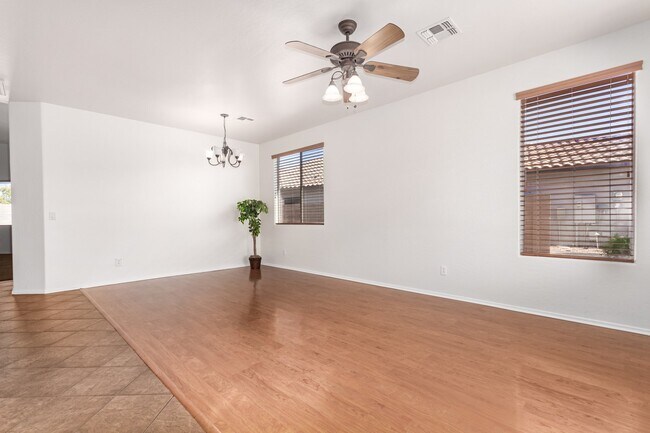 Building Photo - 4384 E Cherry Hills Dr