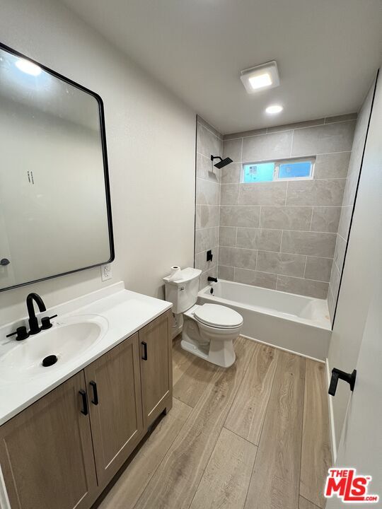 Building Photo - 767 Bennett Ave