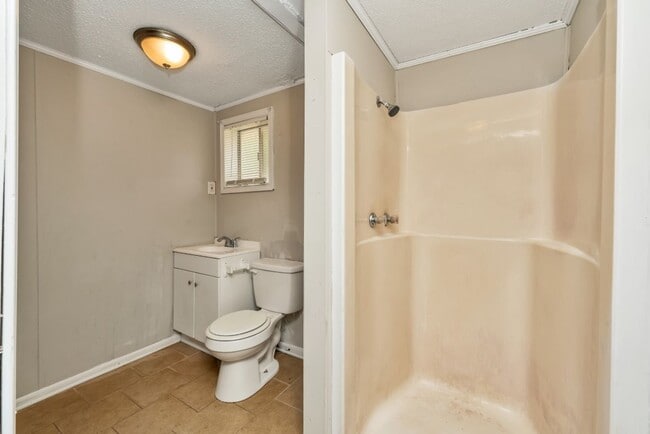 Building Photo - Limited-Time Promo! Get $250 OFF Your First Month's Rent! Renovated 3BR/2BA Tuscaloosa Gem with L...