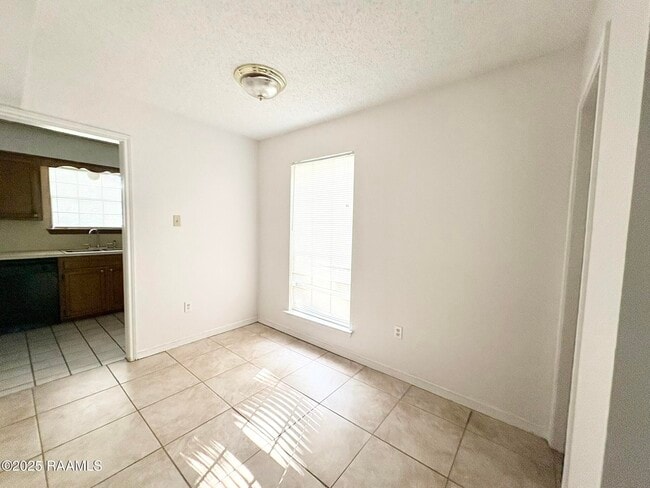 Building Photo - 1149 Willow Creek Dr