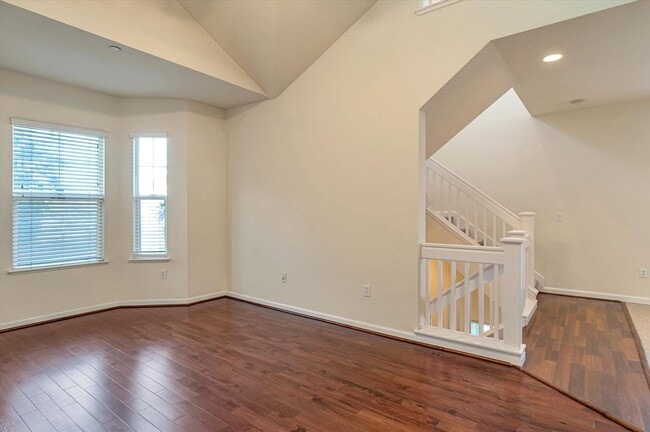 Building Photo - 581 Bridgeport Terrace