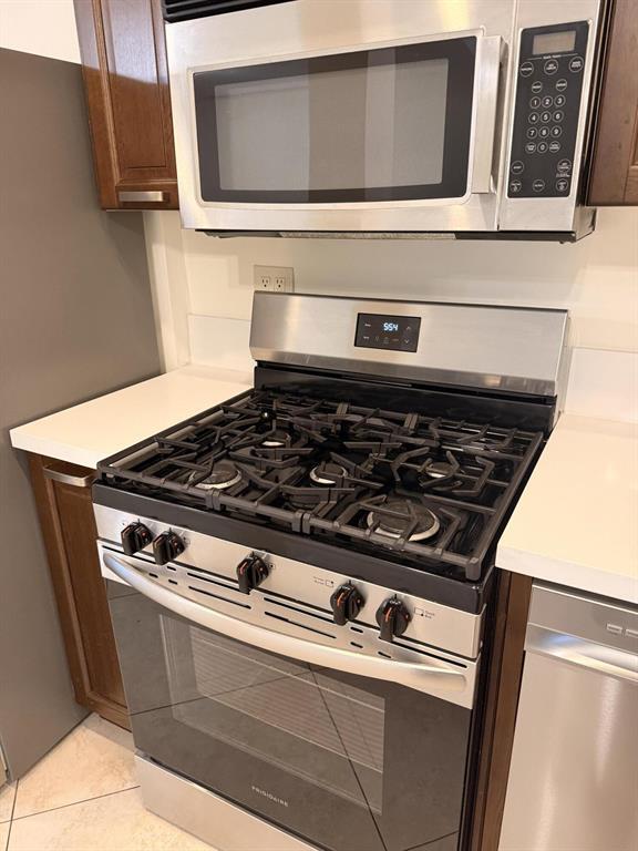 Building Photo - 2018 NE 14th Ct